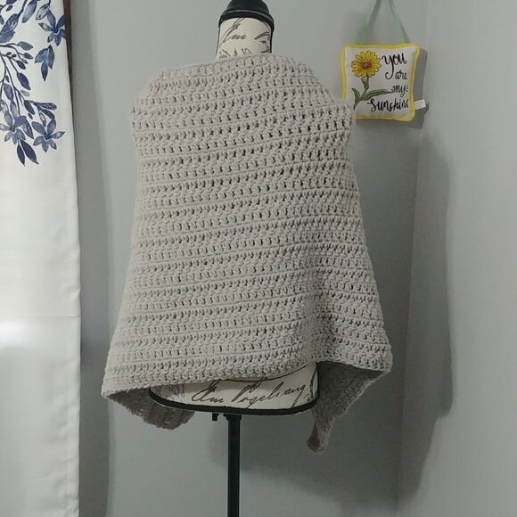 Handmade Crocheted Heavyweight Left Handed Light Grey Shawl/Poncho - Picture 5 of 6